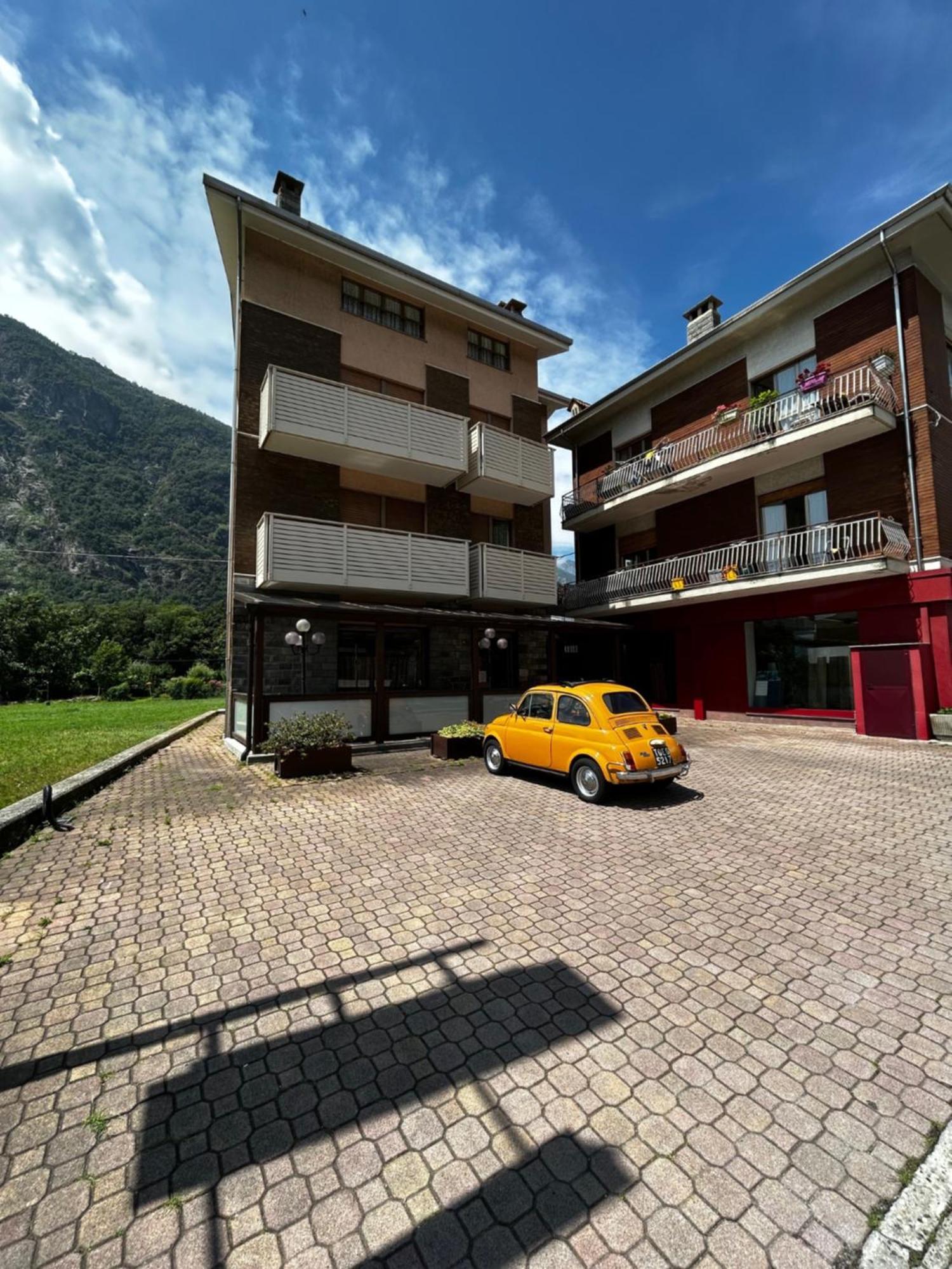 Albergo Carla Пон-Сен-Мартен Экстерьер фото
